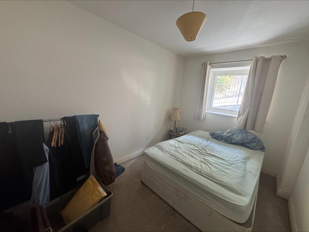 Lot: 89 - FLAT FOR INVESTMENT OR OCCUPATION - Bedroom one